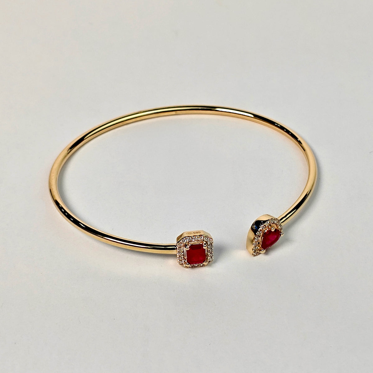 Brazalete Cuadro y Gota De Rubí Con Diamantes