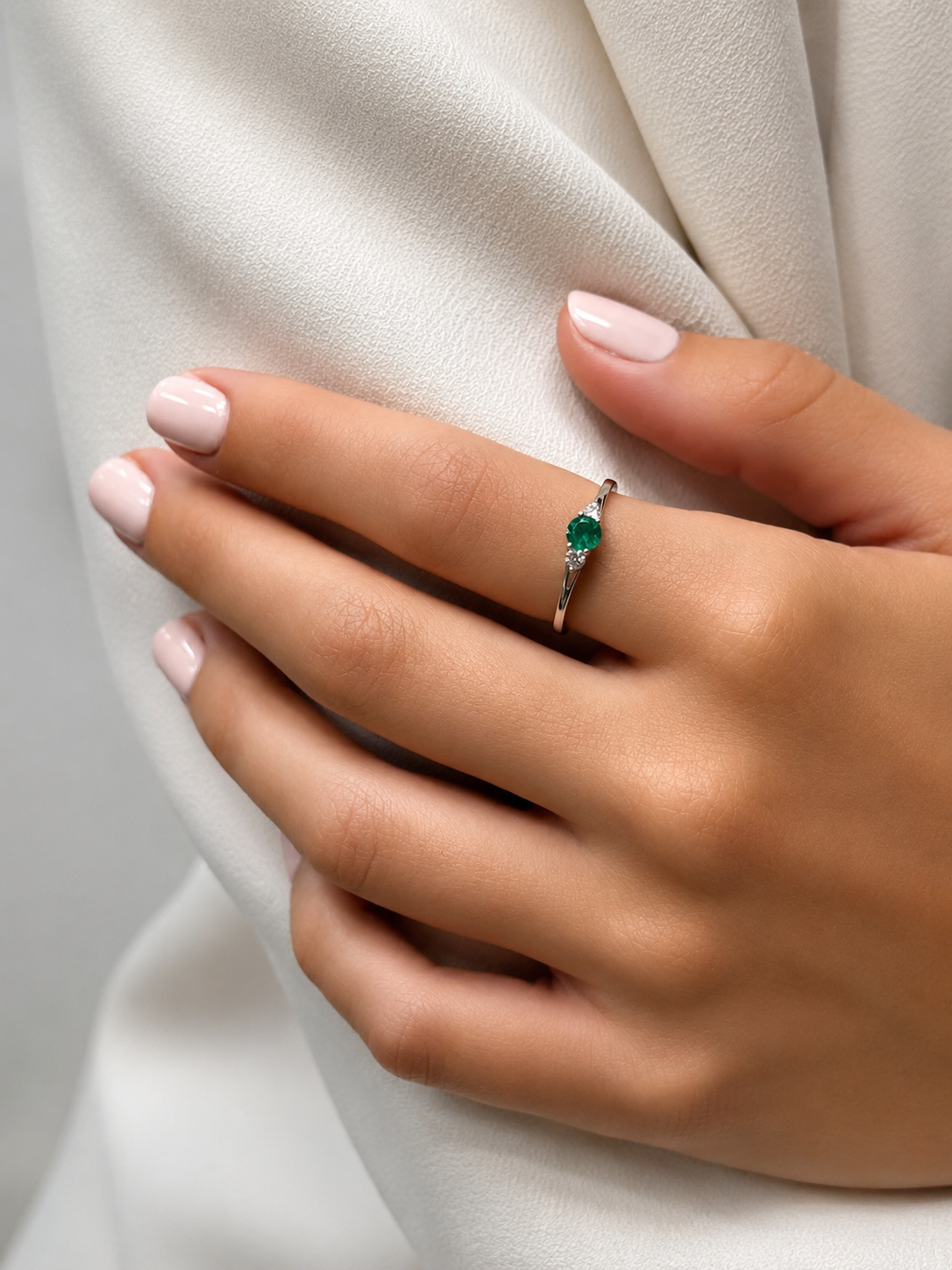 Anillo Esmeralda Redonda Con Diamantes