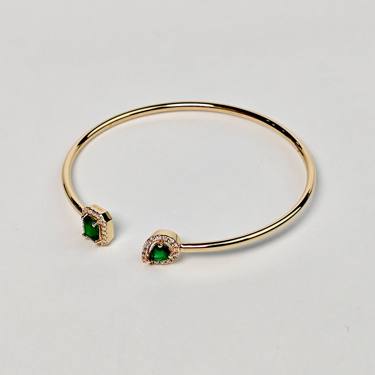 Brazalete Cuadro y Gota De Esmeralda Con Diamantes