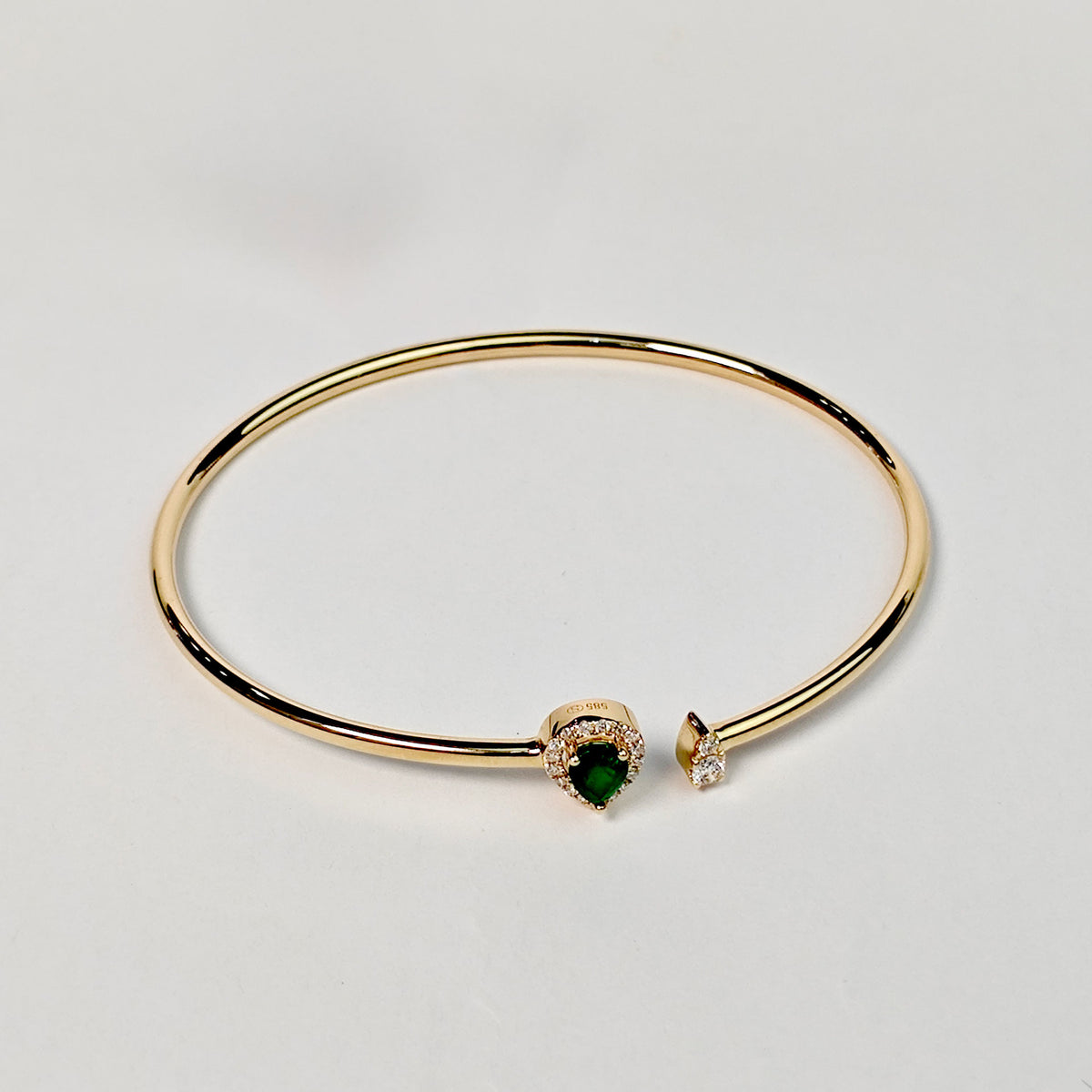 Brazalete Gota De Esmeralda y Diamantes