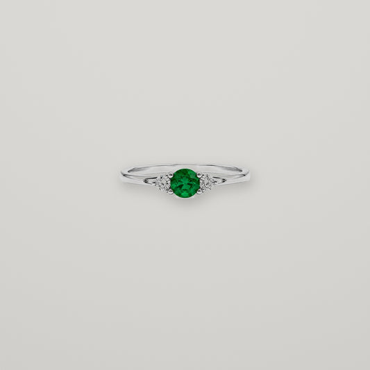 anillo esmeralda redonda con diamantes